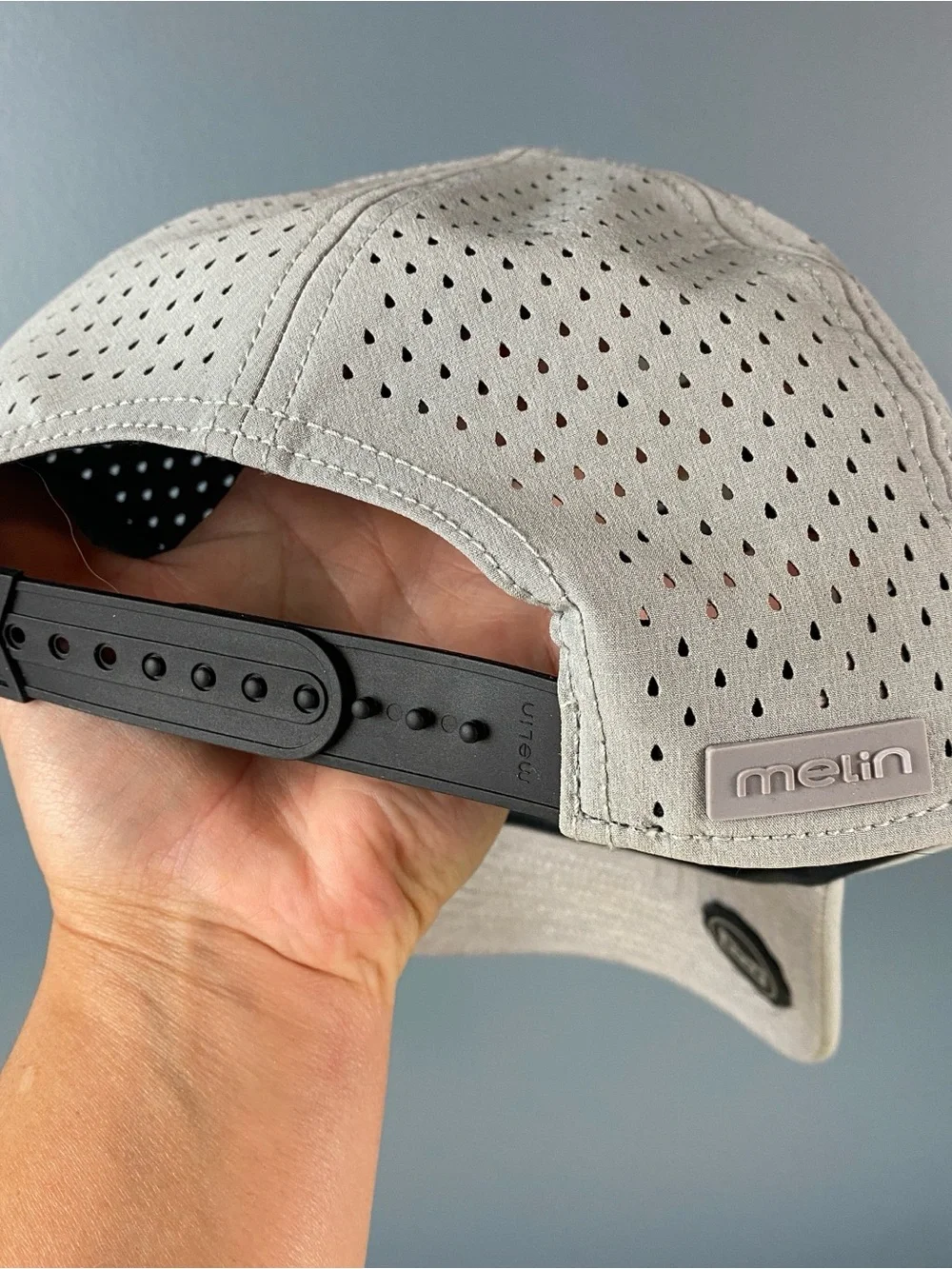 Melin Hat Mens 56 cm Snapback Gray A Game Hydro Cap Performance Golf Logo